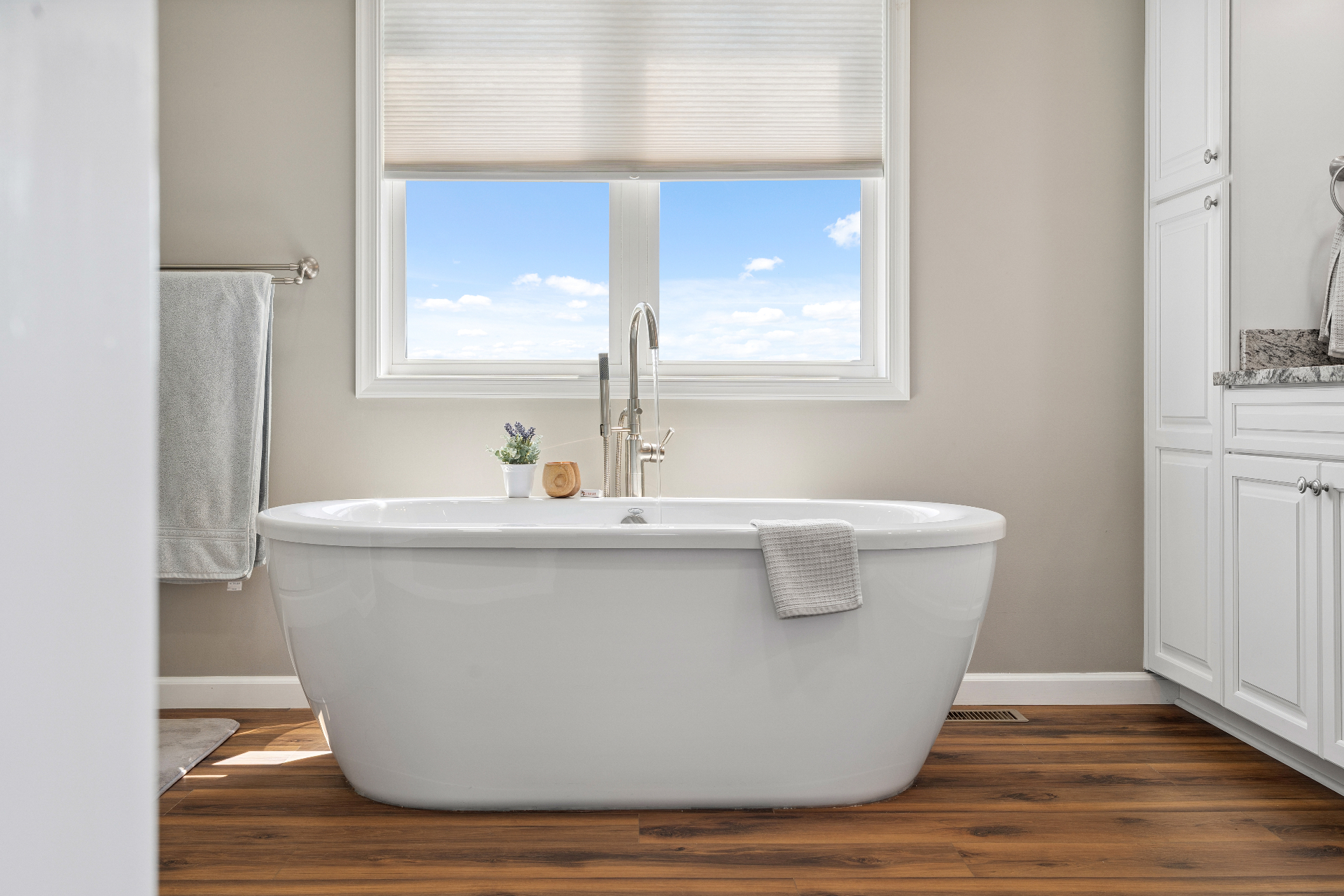 Freestanding soaking tub with bright window